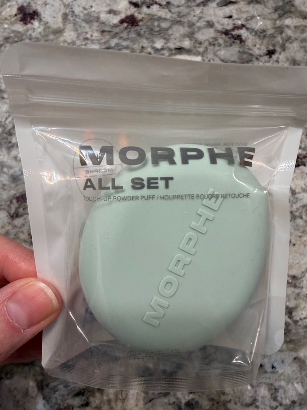 Morphe All set powder puff and travel case.
